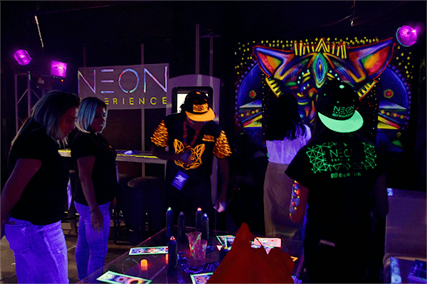 Experiencias neon BTL Experiencias neon BTL