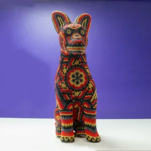 regalos-empresariales-mexicano-sustentable Figura artesanal mexicana utilizada como ejemplo de regalos empresariales originales y sustentables, representando identidad cultural y valores de marca.