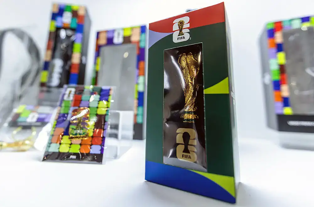 Artículos promocionales coleccionables inspirados en una temática deportiva, con piezas diseñadas para completar una serie y fomentar la participación del público mediante dinámicas gamificadas. 