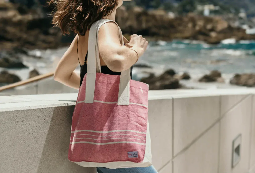 Bolsa tote de Nucycles elaborada con algodón reciclado 